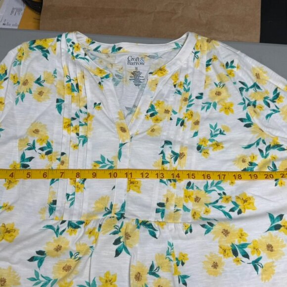 Women's 1X white & yellow flowered 3/4 sleeve shirt w/pin tucks on front. - Picture 7 of 8